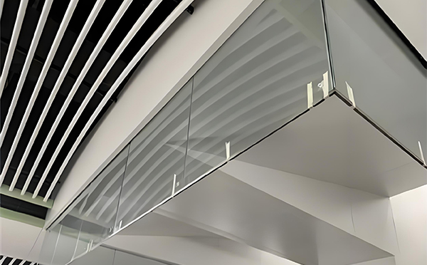 洛南玻璃挡烟垂壁