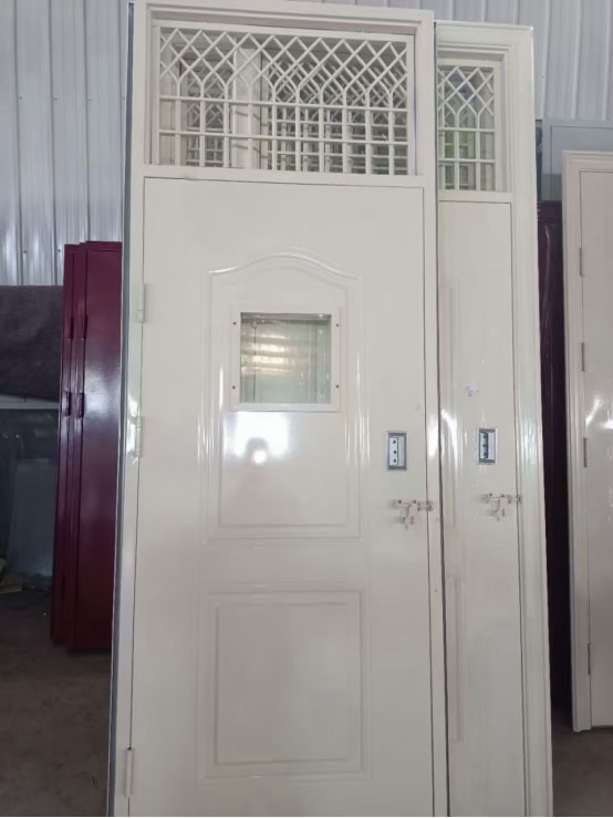 洛南学校教室门 洛南学校教室门