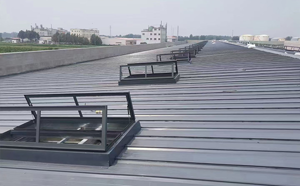 某中学室内体育馆洛南排烟窗改造项目