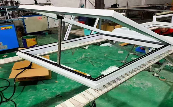 某地下车库出入口洛南排烟窗配置工程