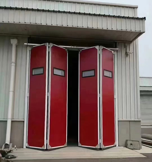 洛南工业折叠门在大型装配车间出入口的应用实例