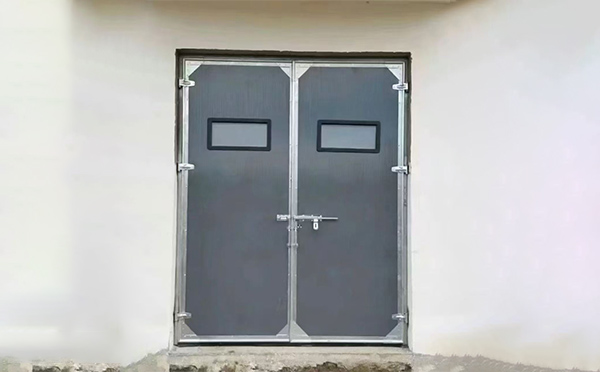 洛南工业门在高温作业区域的运行表现